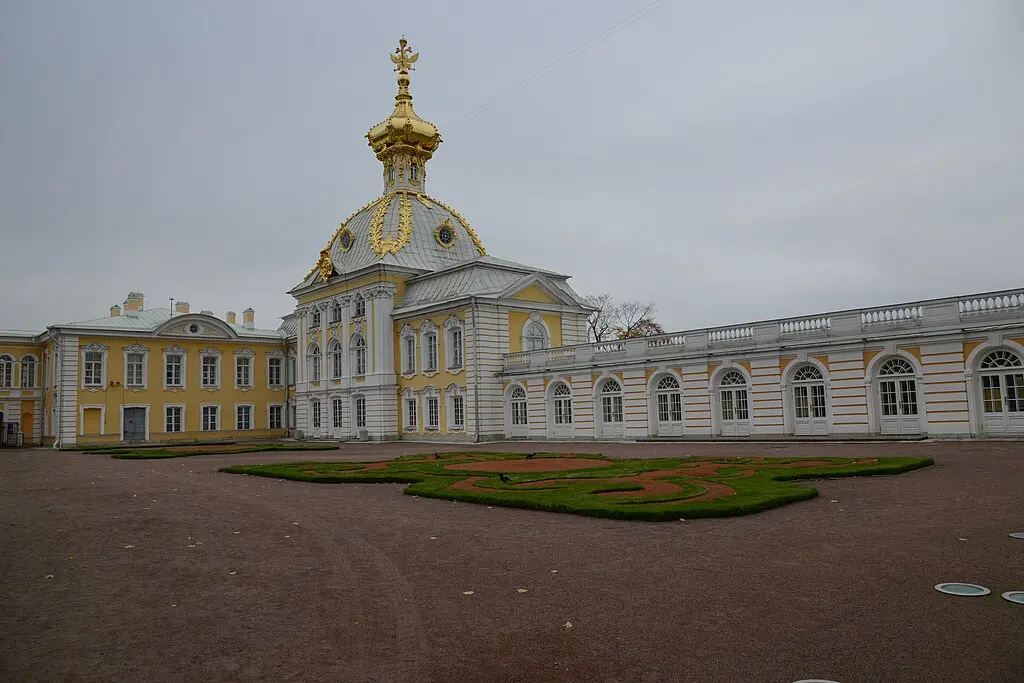 a panorama of the Peterhof Palace in Russia