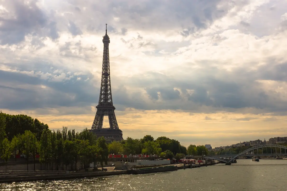Panoramic view of the Eiffel Tower with the sea horizon in the background