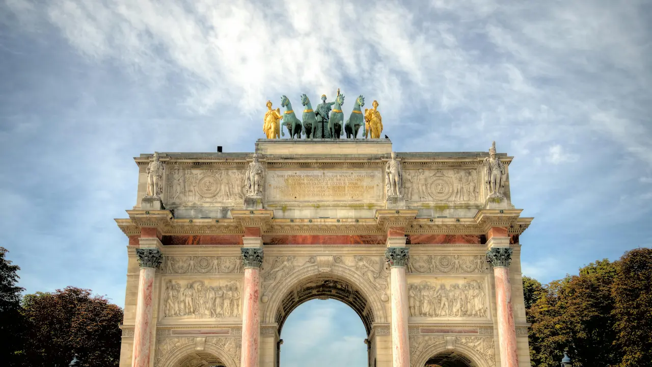 the Arc de Triomphe du Carrousel in Paris
