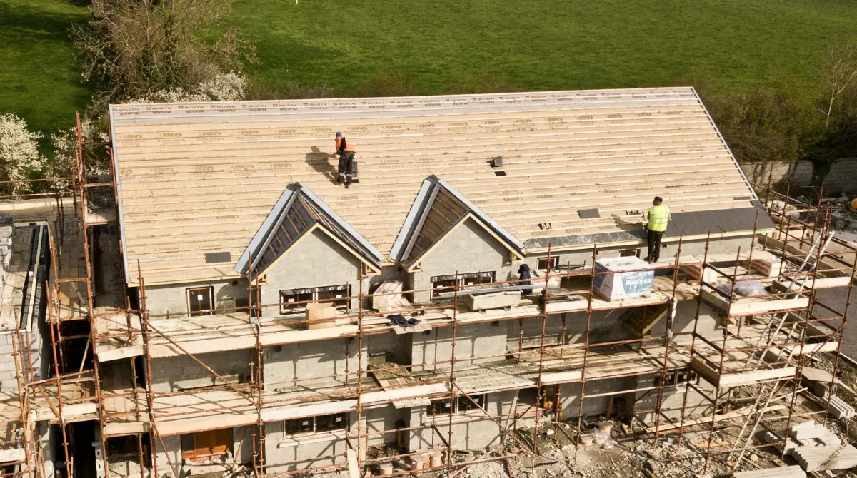 House under construction with a clear focus on the roof structure and framework.
