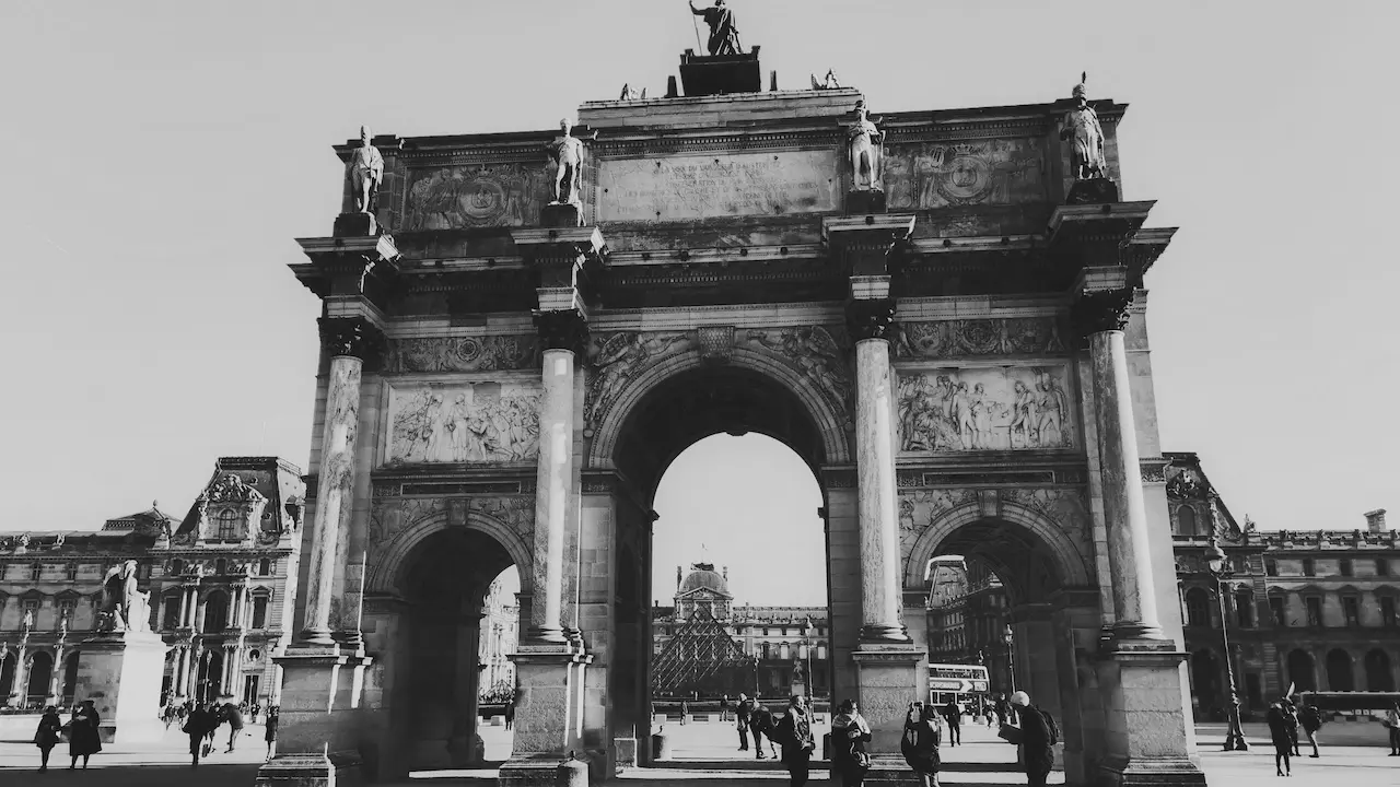 old black and white photo of the Arc de Triomphe du Carrousel in Paris