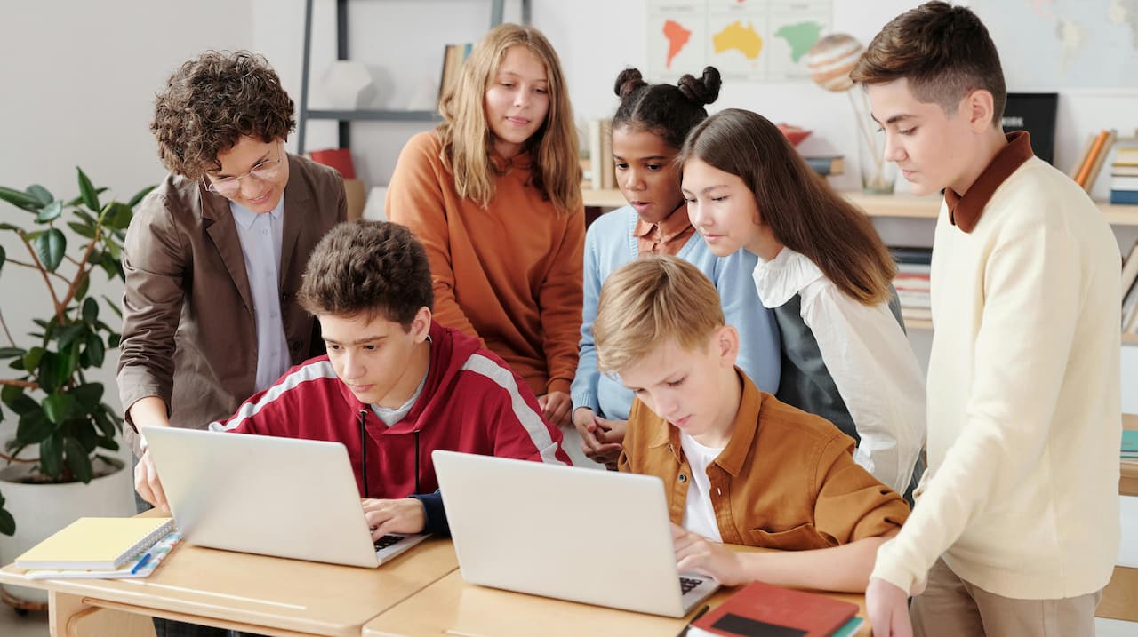 Introduction to architecture for high school students, covering design principles, structures, and creative building concepts.