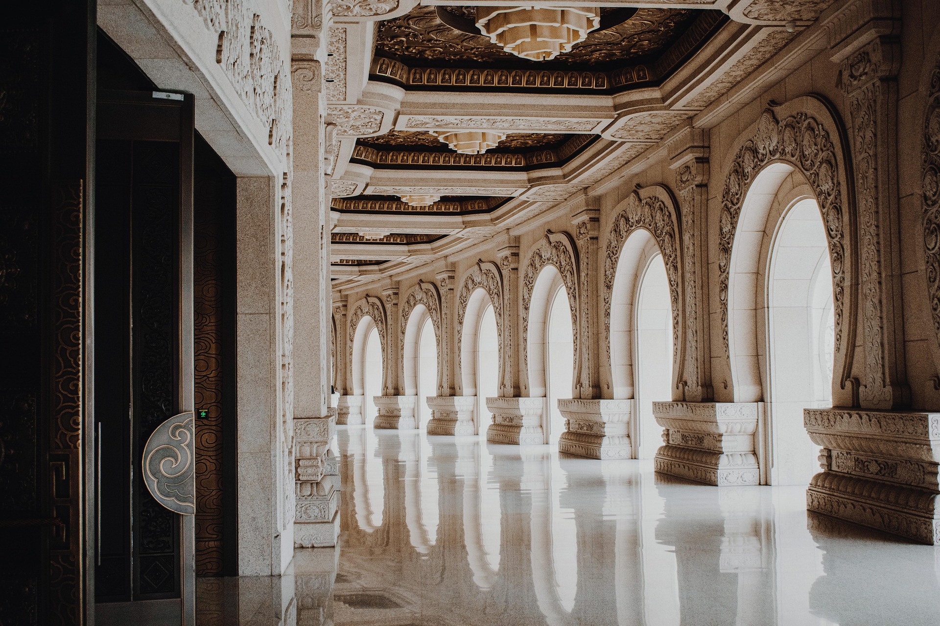 A Federal-style palace with symmetrical architecture and classical design elements.