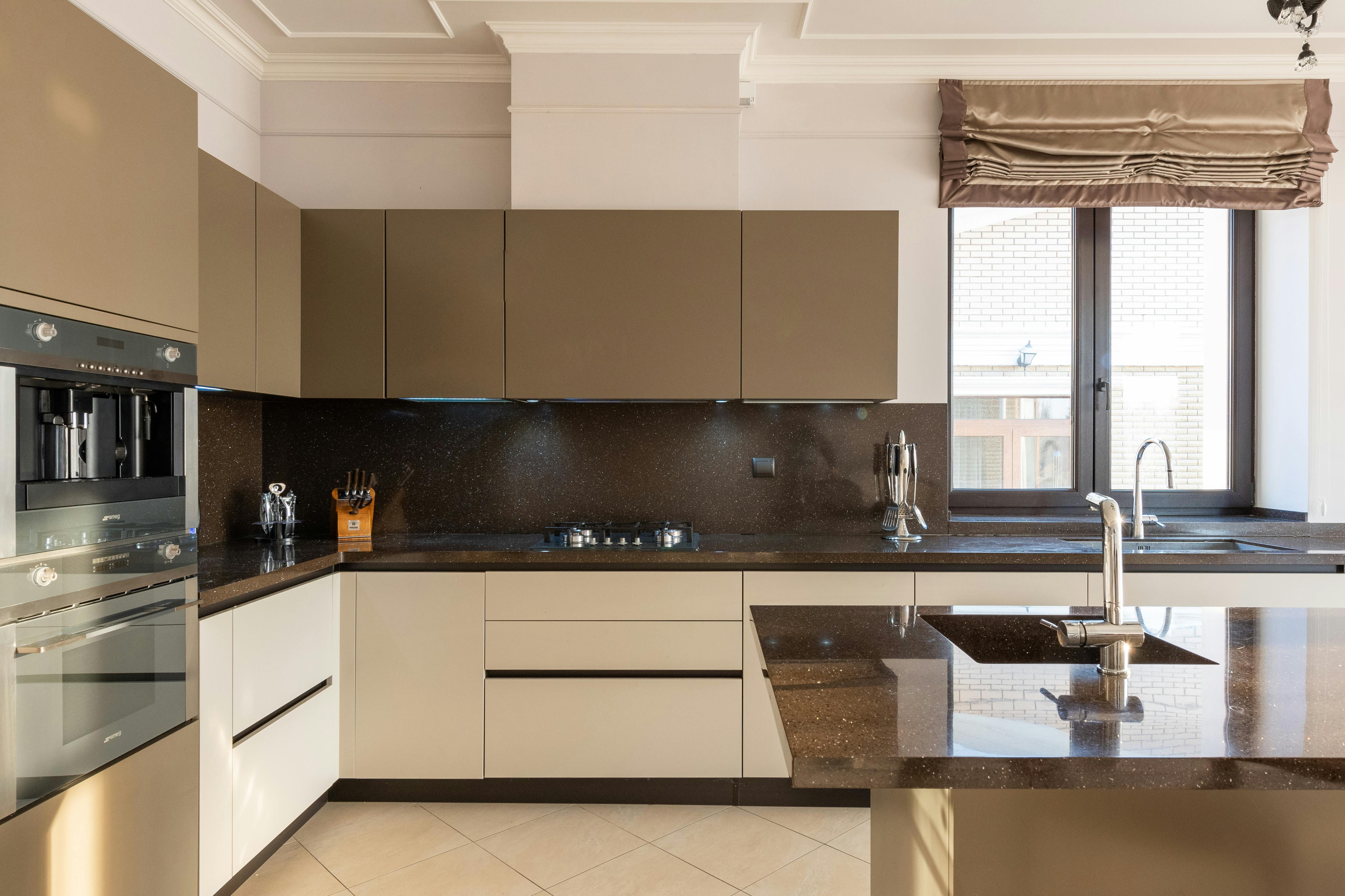 Kitchen Colour Schemes with Cream Cabinets: 10 Perfect Combinations ...
