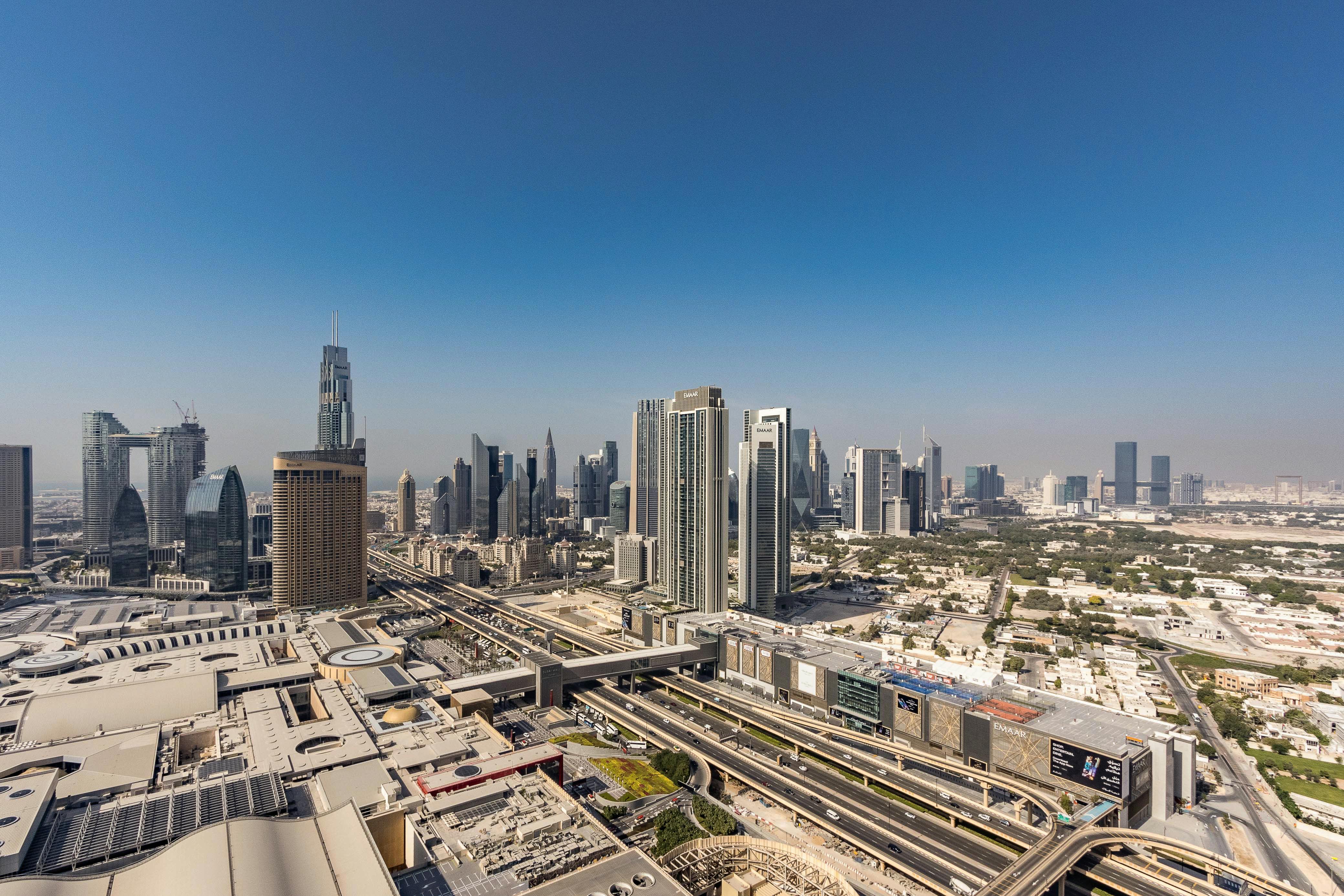 Dubai cityscape showcasing iconic skyscrapers, reflecting modern urban design and the psychology of architecture.
