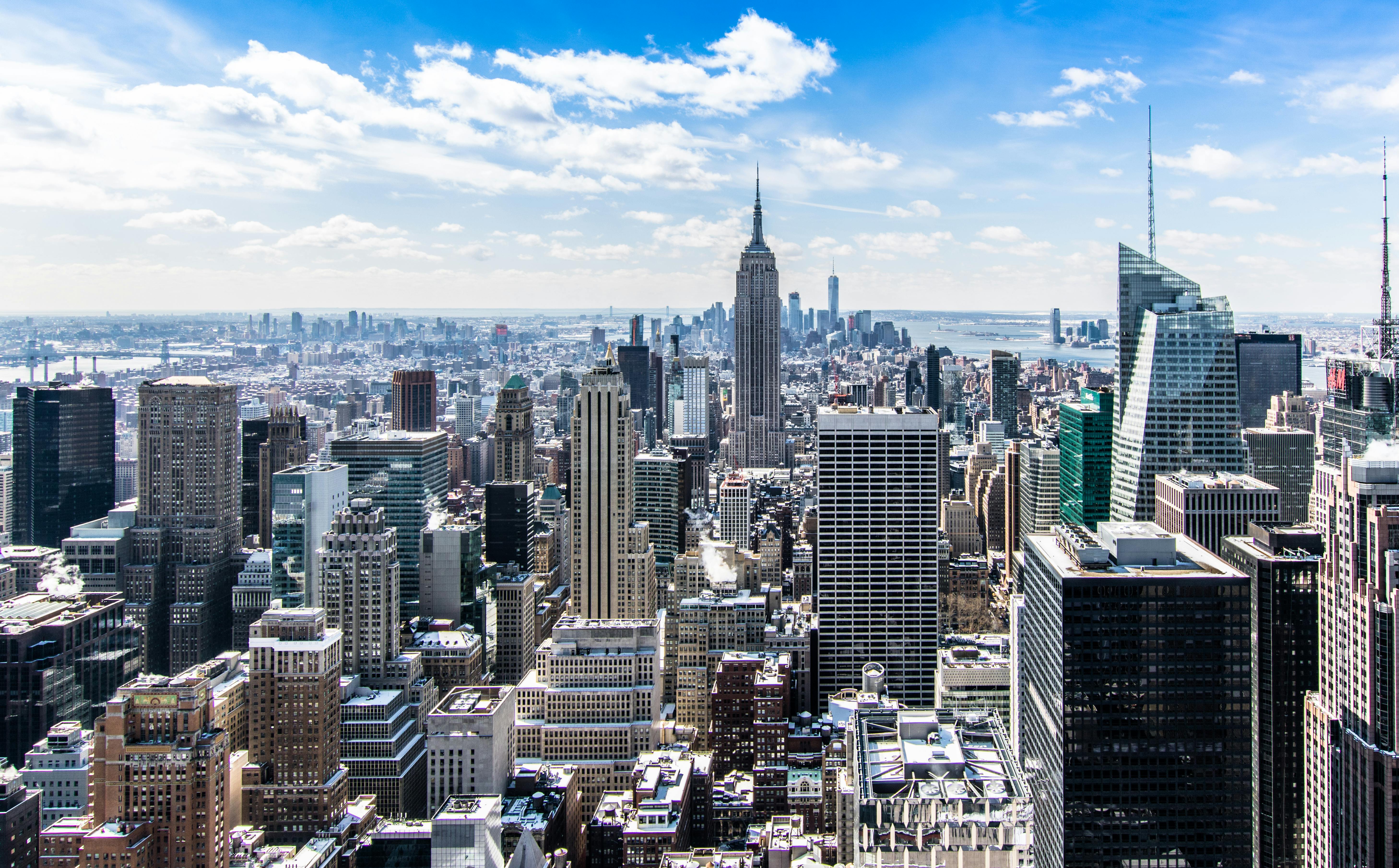 Overview of New York City's architecture, highlighting its diverse skyline and iconic buildings.