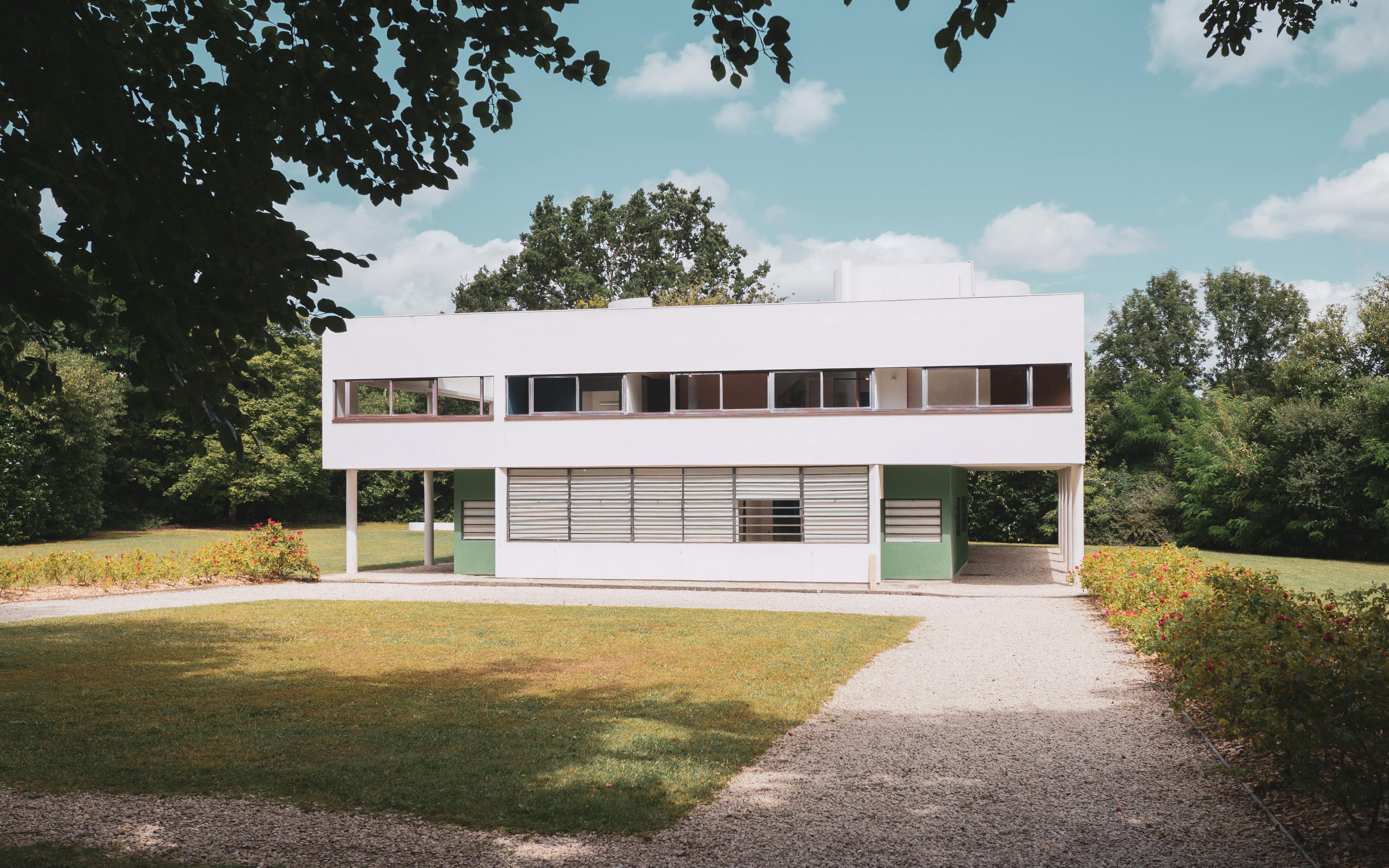 Exterior of Villa Savoye with pilotis and modernist design features