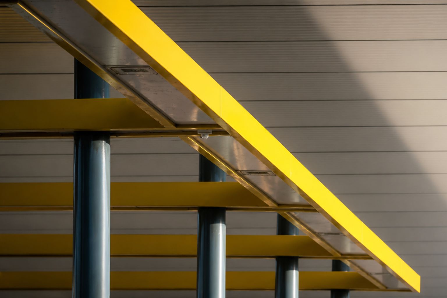 Structural ceiling detail showing exposed framing, services, and construction layers used to understand architectural fundamentals.