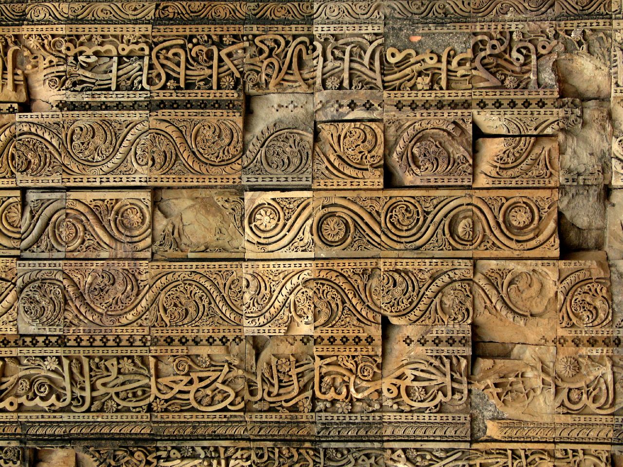 Calligraphy on arches of Quwwat Ul-Islam mosque at Qutub Minar complex