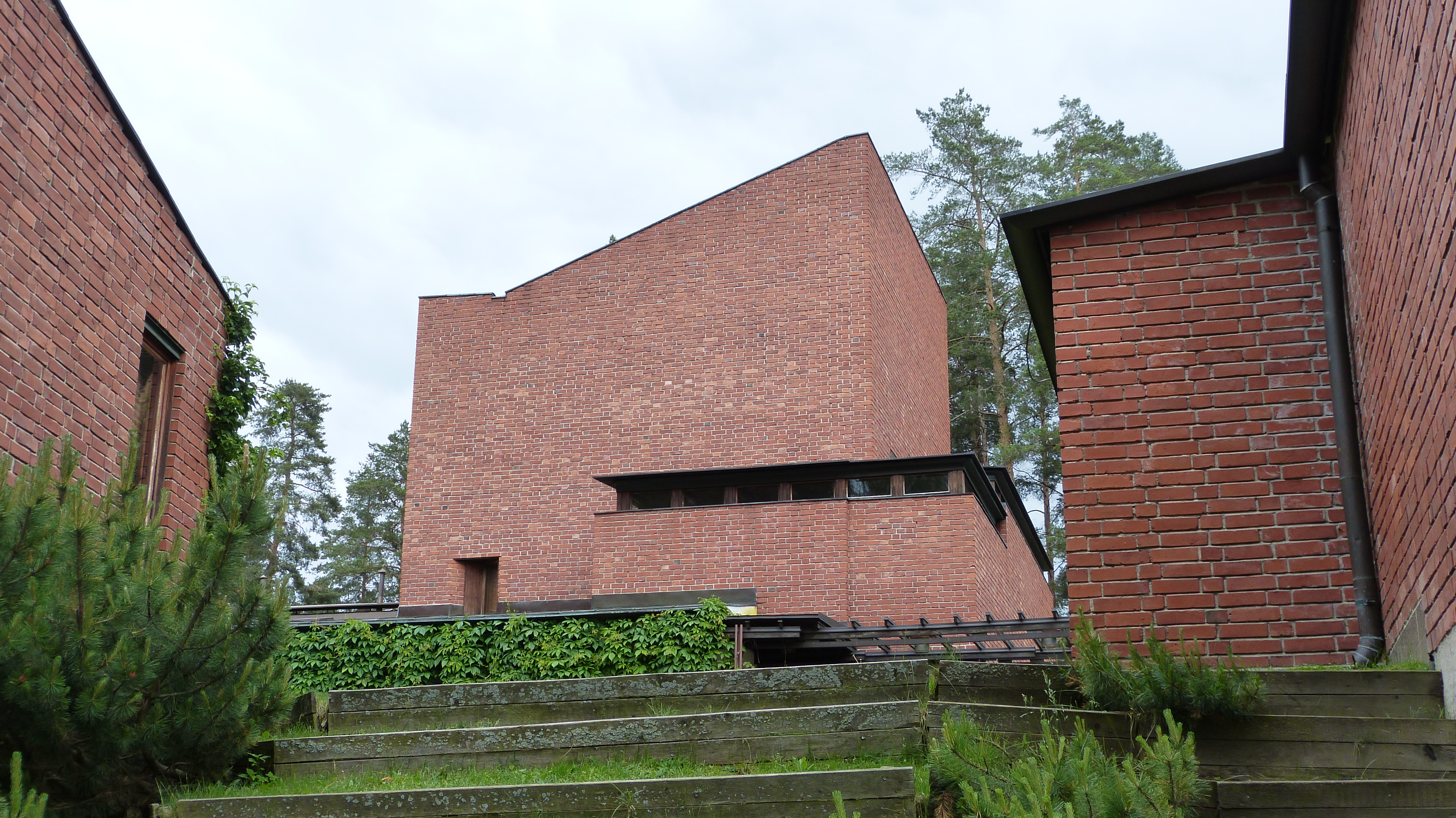 Open courtyard in Alvar Aalto’s architectural design showcasing human-scale proportions.