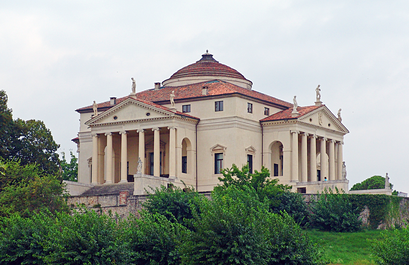 Symmetrical Rotonda villa with four porticoes and central dome.
