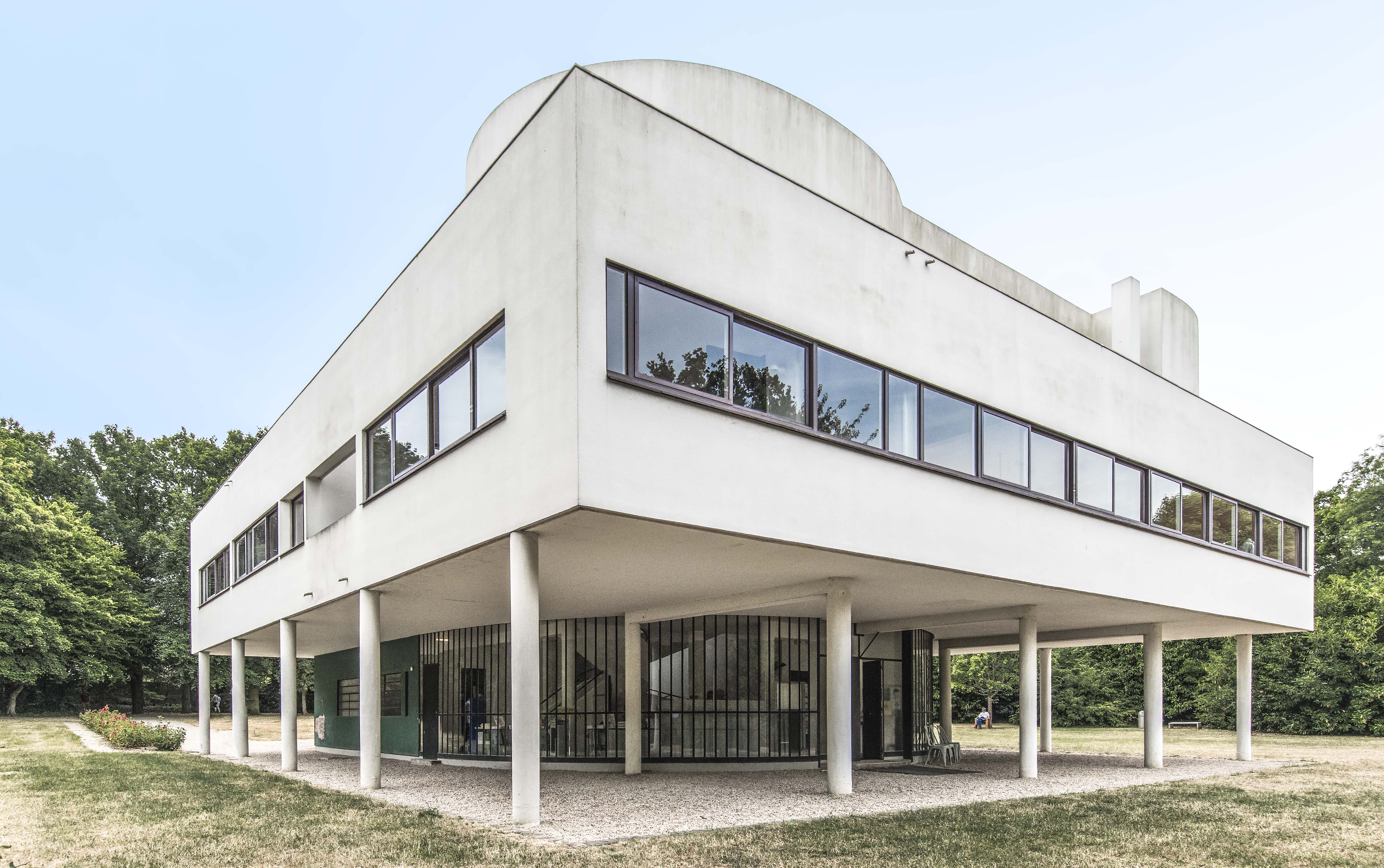 Villa Savoye by Le Corbusier, a modernist icon featuring pilotis, ribbon windows, and a rooftop terrace—embodying the core principles of the International Style.