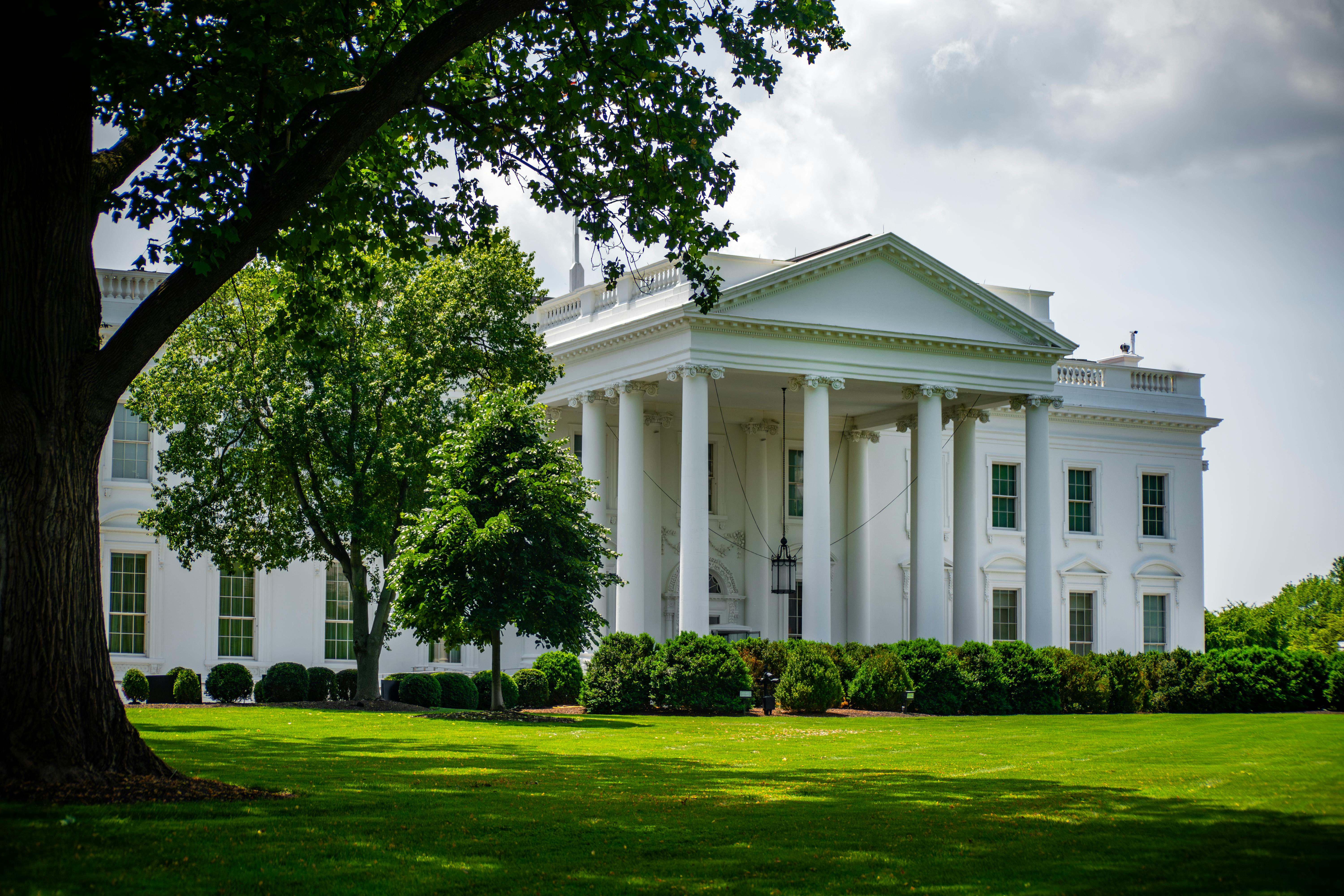 White House exterior with Ionic columns.