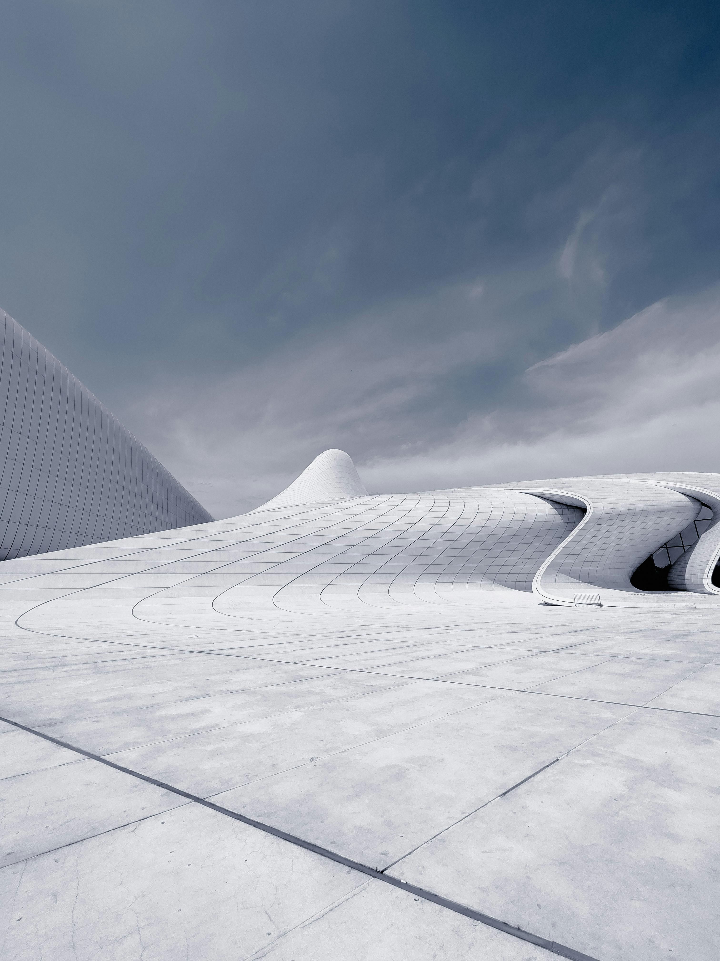 Exterior of Heydar Aliyev Centre with extreme fluid form and curves.