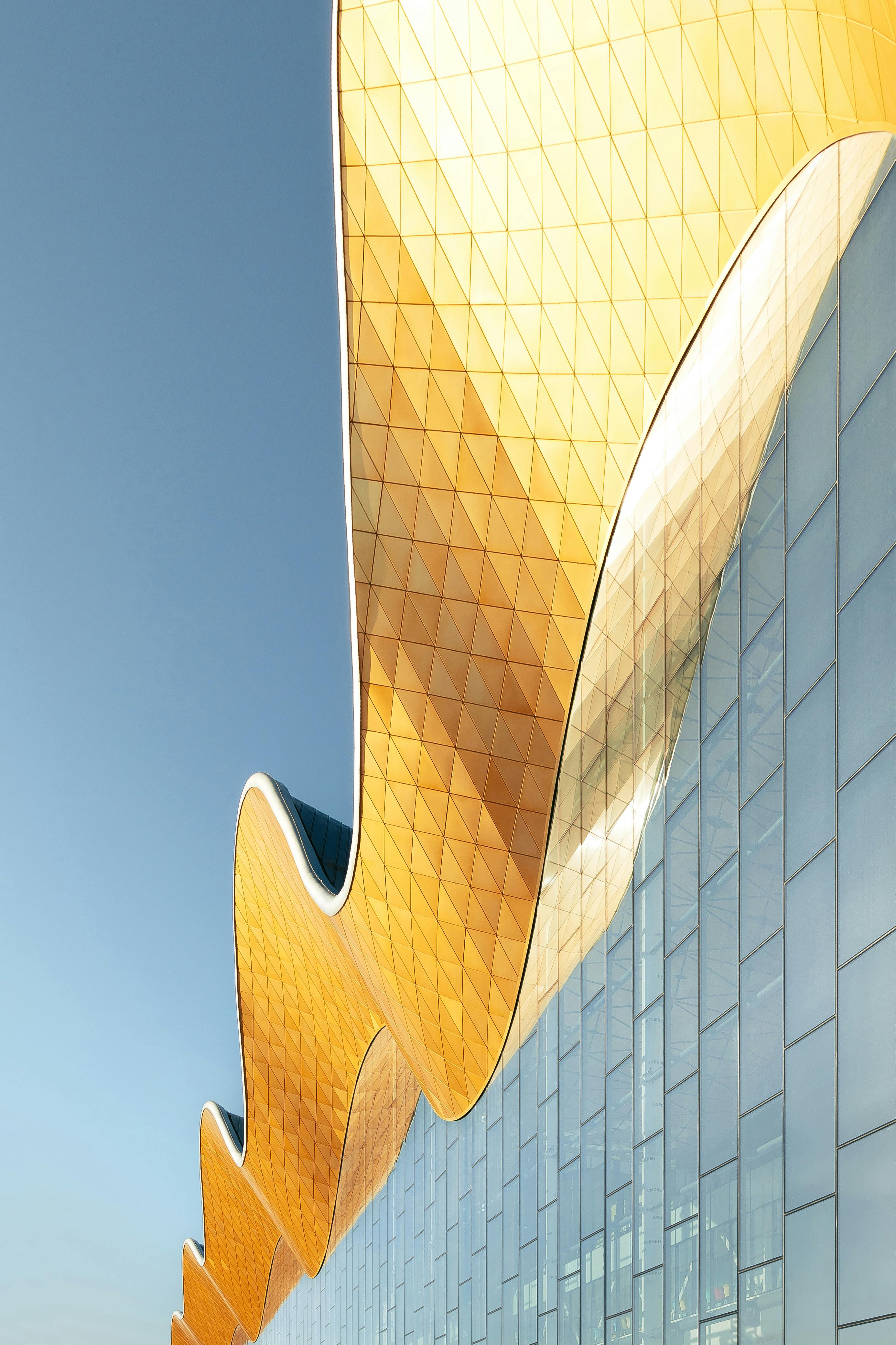 Parametric design course overview with fluid architecture example.