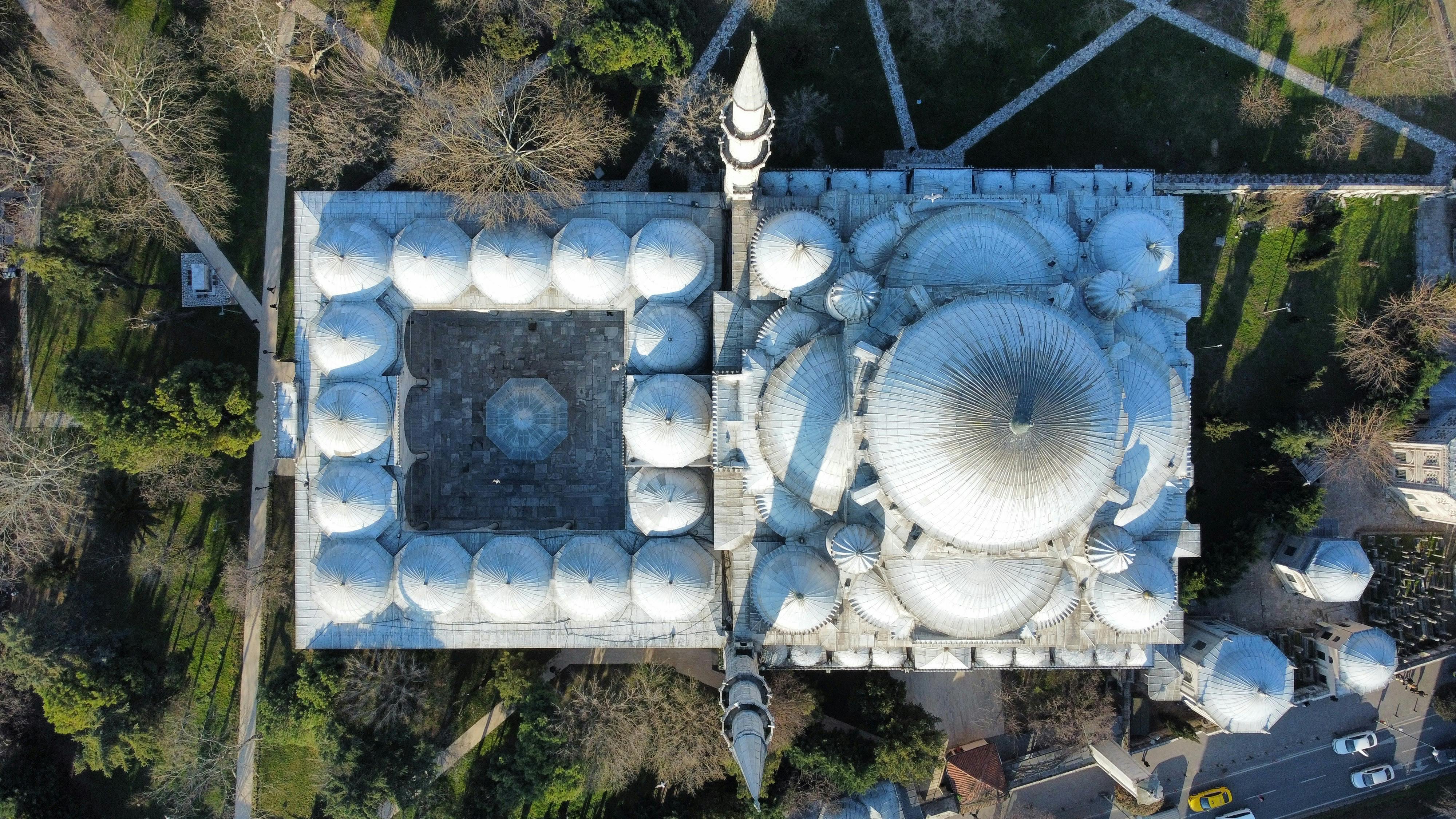 Aerial view of Süleymaniye Mosque with domed courtyard.