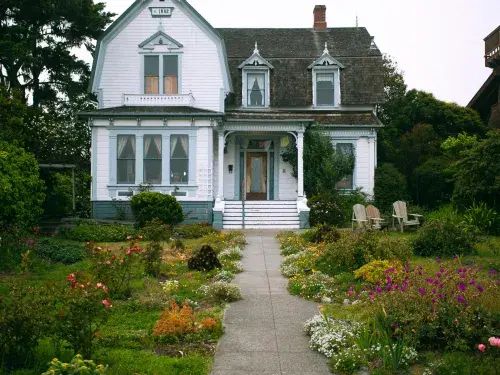 Well-preserved 1850s house with original exterior.